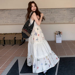 松弛感文艺风米白色无袖连衣裙女夏2025超火好看慵懒减龄背心长裙图片