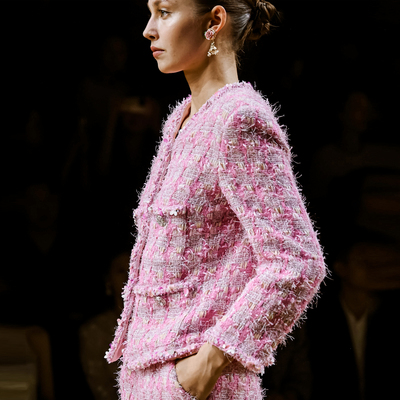 小香风粉色粗花呢流苏短外套