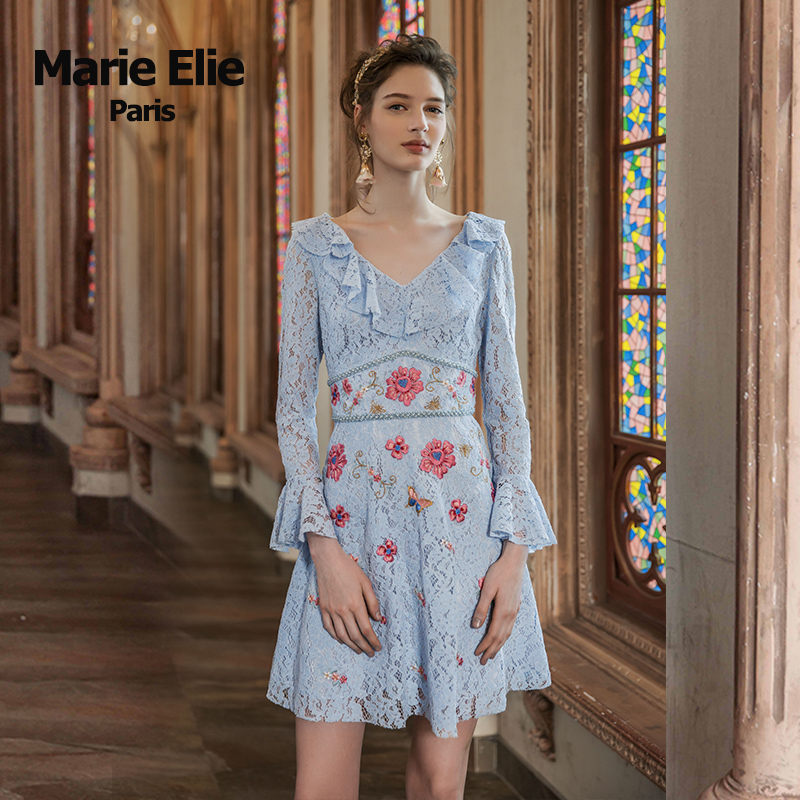 Marie Elie春夏新品修身显瘦喇叭袖V领蕾丝绣花连衣裙公主裙女