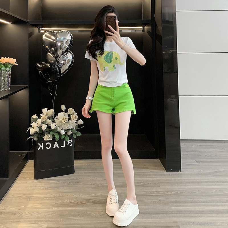 小个子穿搭一整套2025夏季新款印花短袖T恤搭配绿色短裤两件套女