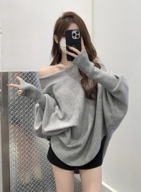 灰色蝙蝠袖斜肩一字肩毛衣女秋冬内搭可外穿宽松慵懒风露肩针织衫
