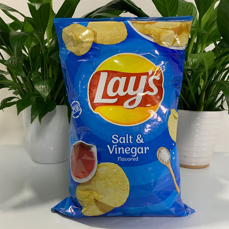 lays salt & vinegar flavored potato chips乐事酸咸薯片零食