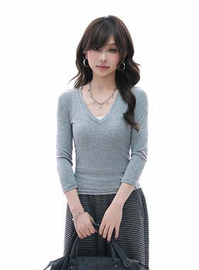 kk soul灰色纯欲风V领辣妹短款长袖T恤高级感修身显瘦内搭打底衫