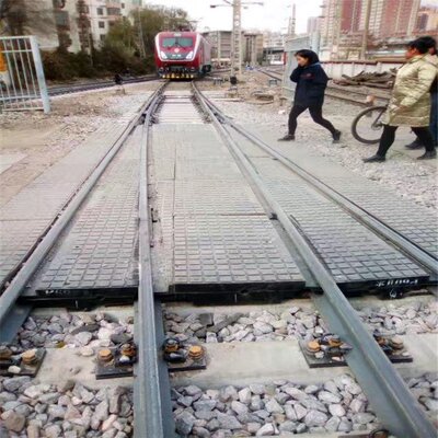 1 公路火车道口铺面板 抗磨铁路道口板 轨道铺面板规格