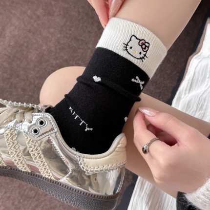 刺绣HelloKitty羊毛绒袜子女秋冬加厚保暖可爱卡通堆堆袜中筒袜