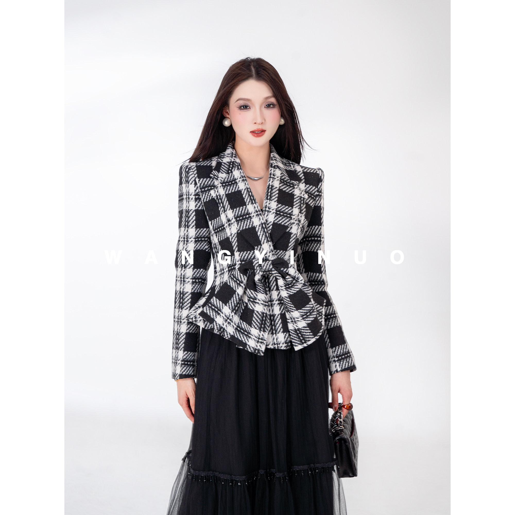 MD依诺【缇娜庄园】2025秋冬新款气质时尚百搭设计感短款长袖外套