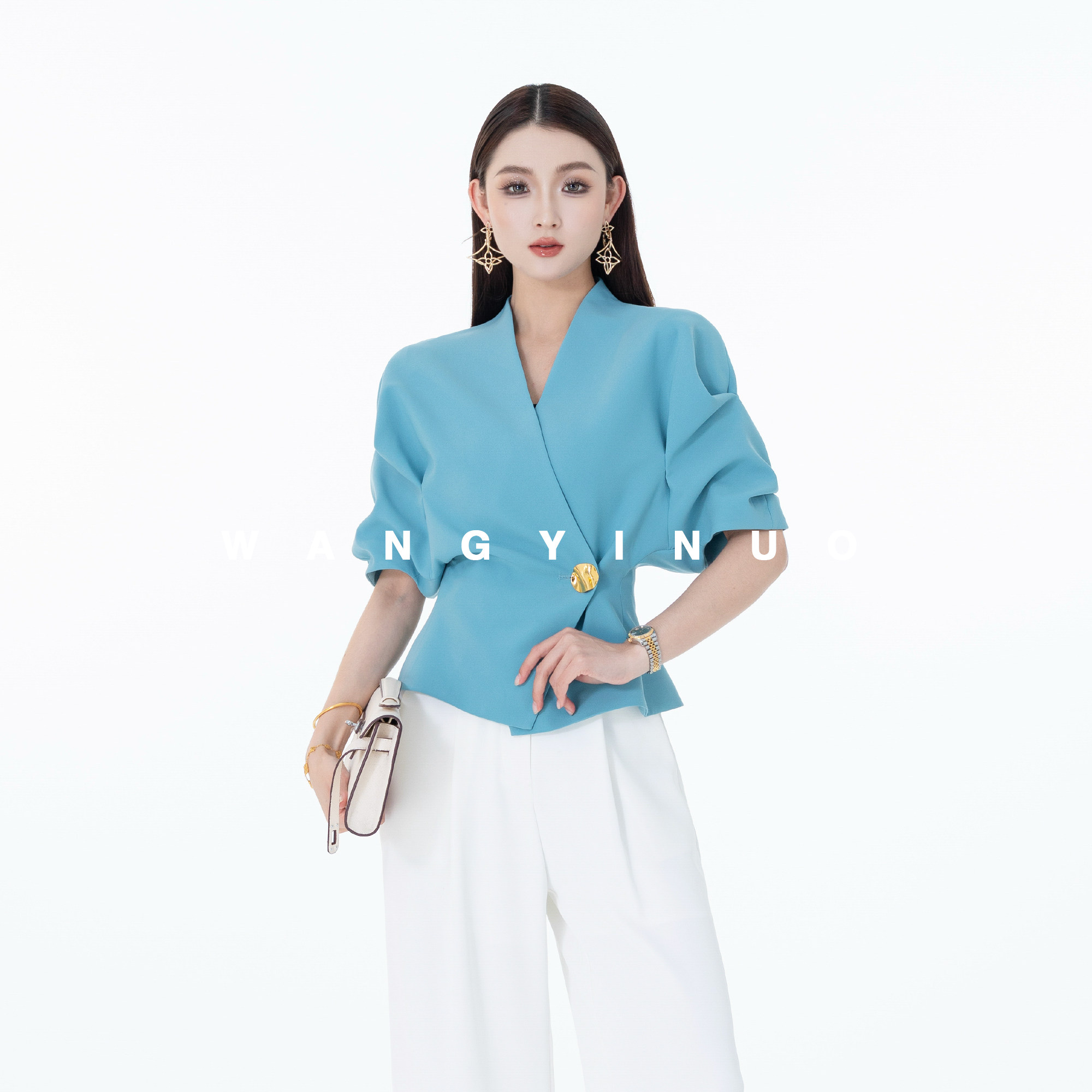 MD依诺【闪耀金扣】2026夏季款设计师时尚复古宫廷风显瘦宽松上衣