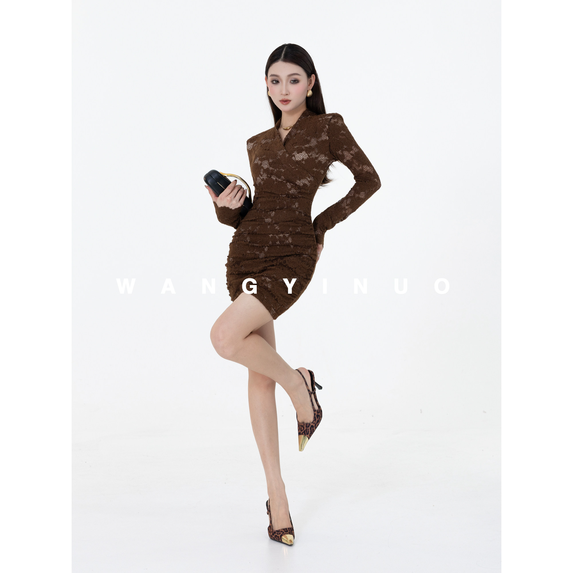 MD依诺V领交叉褶皱蕾丝连衣裙女款秋冬长袖包臀收腰显瘦轻熟短裙
