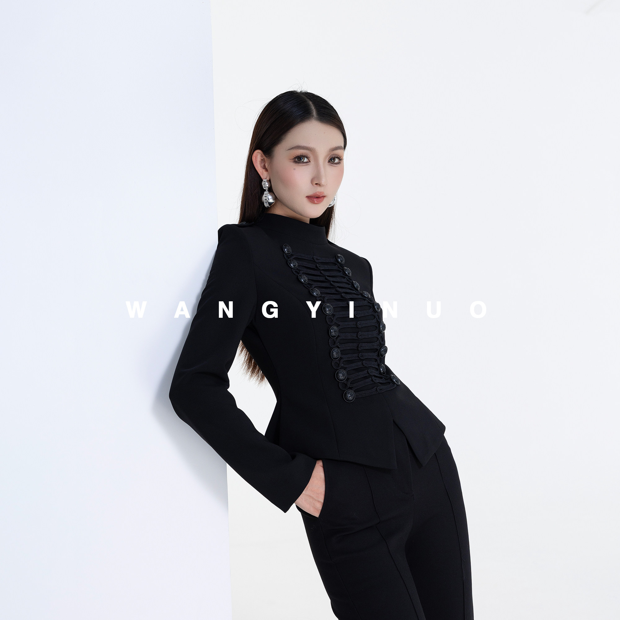 MD依诺【骑士雅韵】拿破仑夹克女垫肩立领长袖收腰显瘦西装上衣