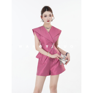 套装 MD依诺 设计气质百搭光泽感V领上衣短裤 2026夏季 时髦玩家