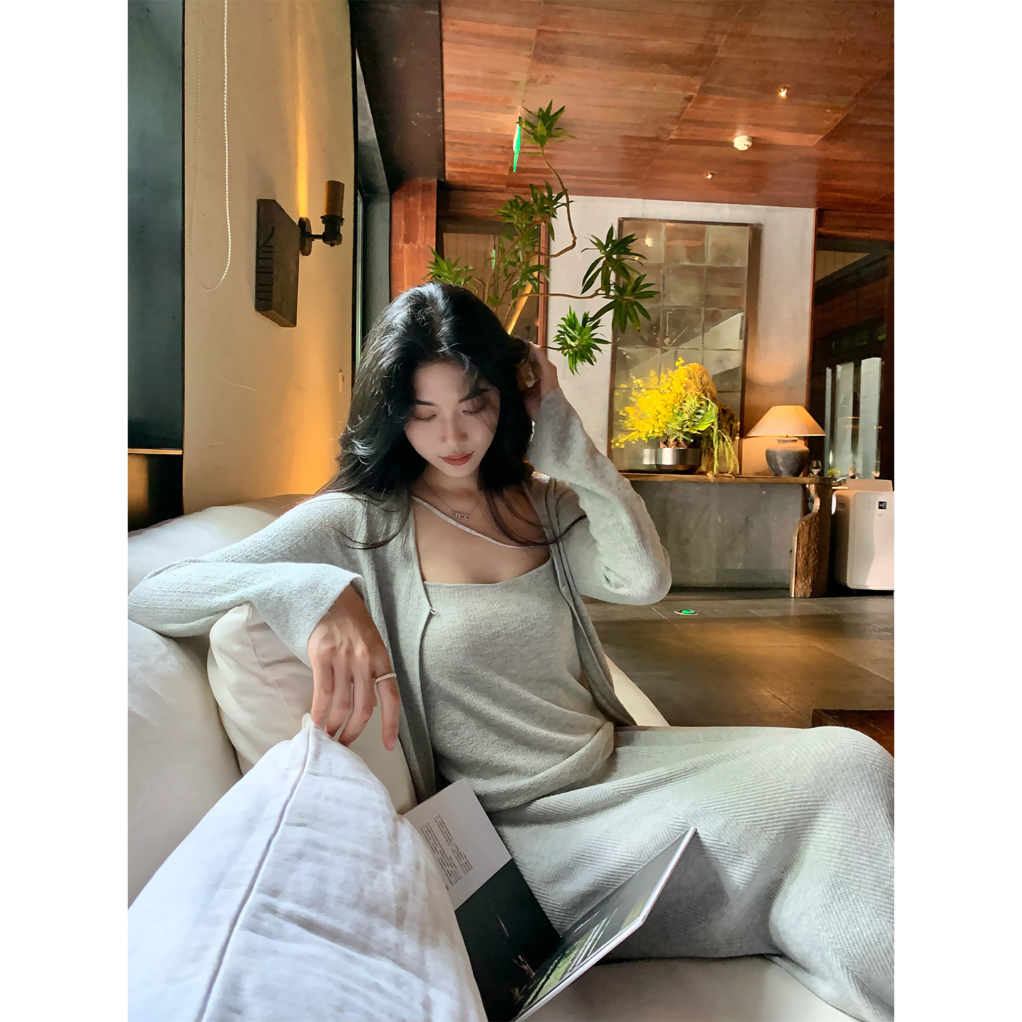 Norain不下雨早秋新款浅灰色针织修身背心长袖开衫半裙套装三件套