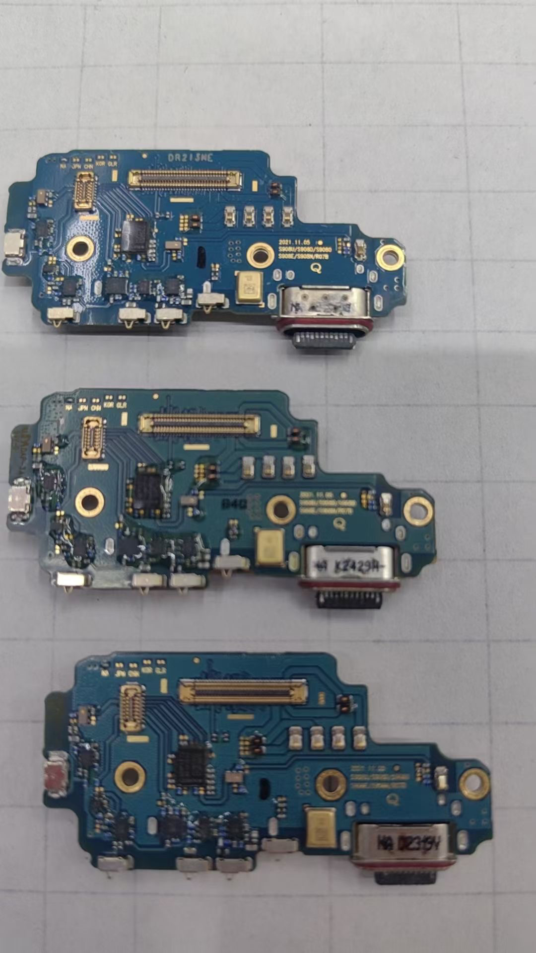 适用三星S22+S22Ultra S906U S9080尾插小板充电送话器S22原装充