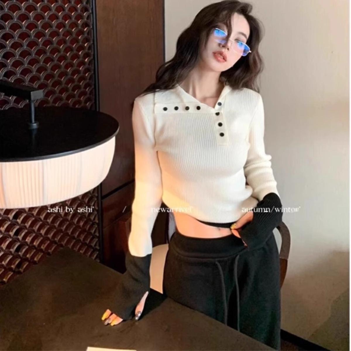 撞色纽扣独特别致翻领毛衣针织女