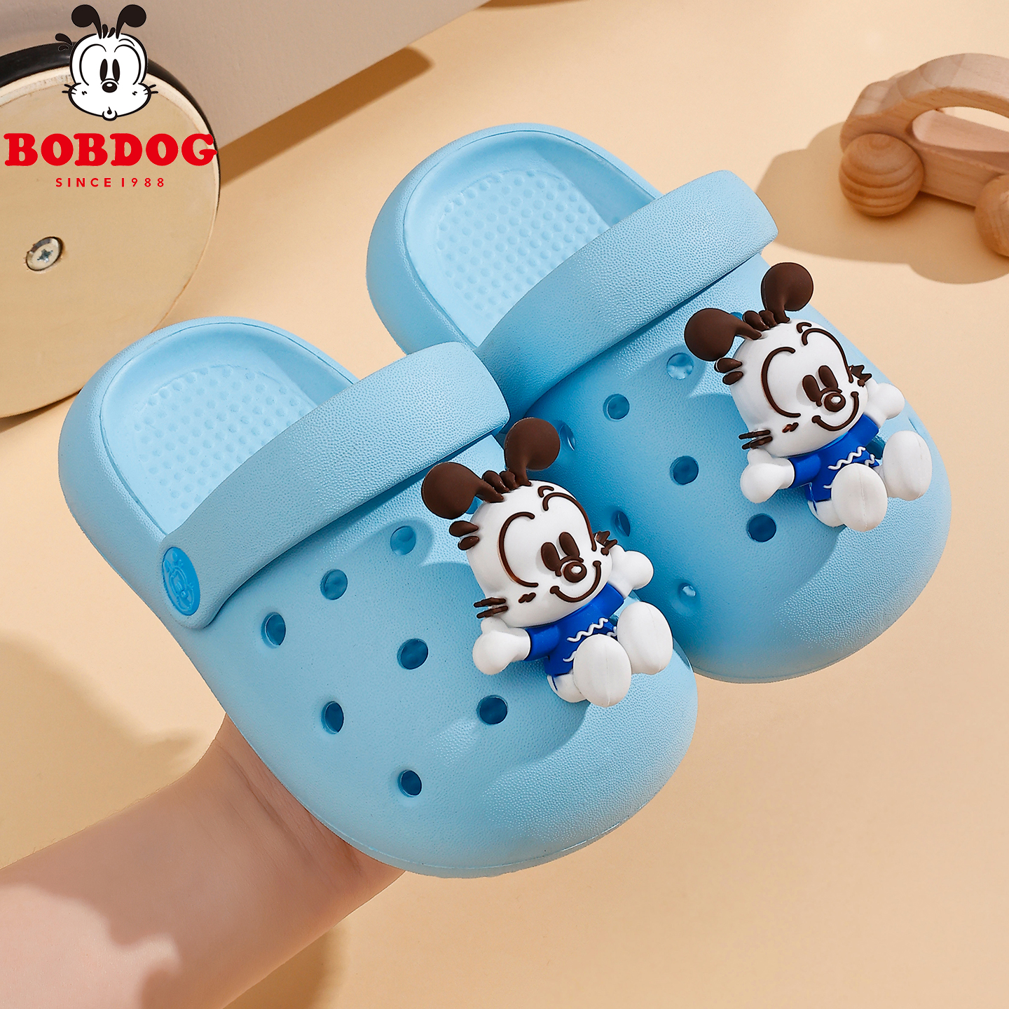 巴布豆夏季新款卡通风儿童洞洞鞋