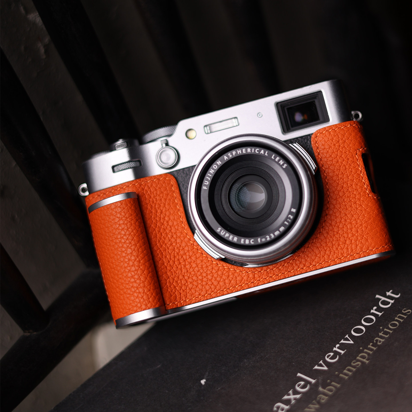 cam-in 真皮Togo纹富士相机x100vi手柄皮套黑色铝合金底座保护套