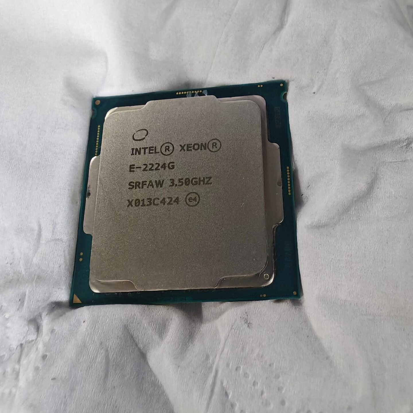 【8代至强】 Xeon E-2224G处理器，原装图片