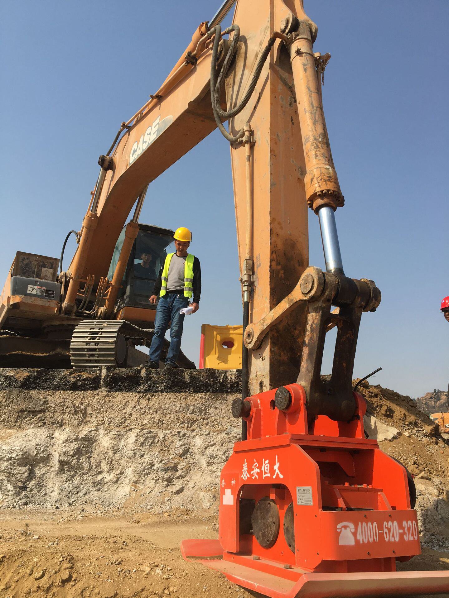小型平板夯销售小挖平板夯平板振动夯路面液压强夯机地基夯实器