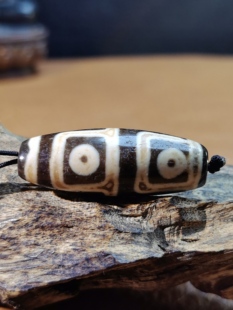 地门四眼天珠藏传九眼石页岩玉髓玛瑙真品老气