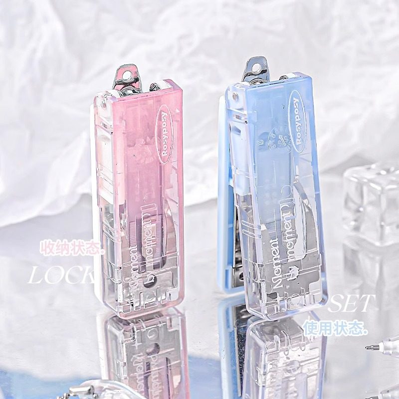 本小姐订书机学生用迷你小号省力订书器透明便携式办公多功能装订外卖打包专用手握式钉子儿童透明随身订书器,文具电教/文化用品/商务用品,订书机,淘宝优惠券,粉丝福利购,淘宝优惠卷