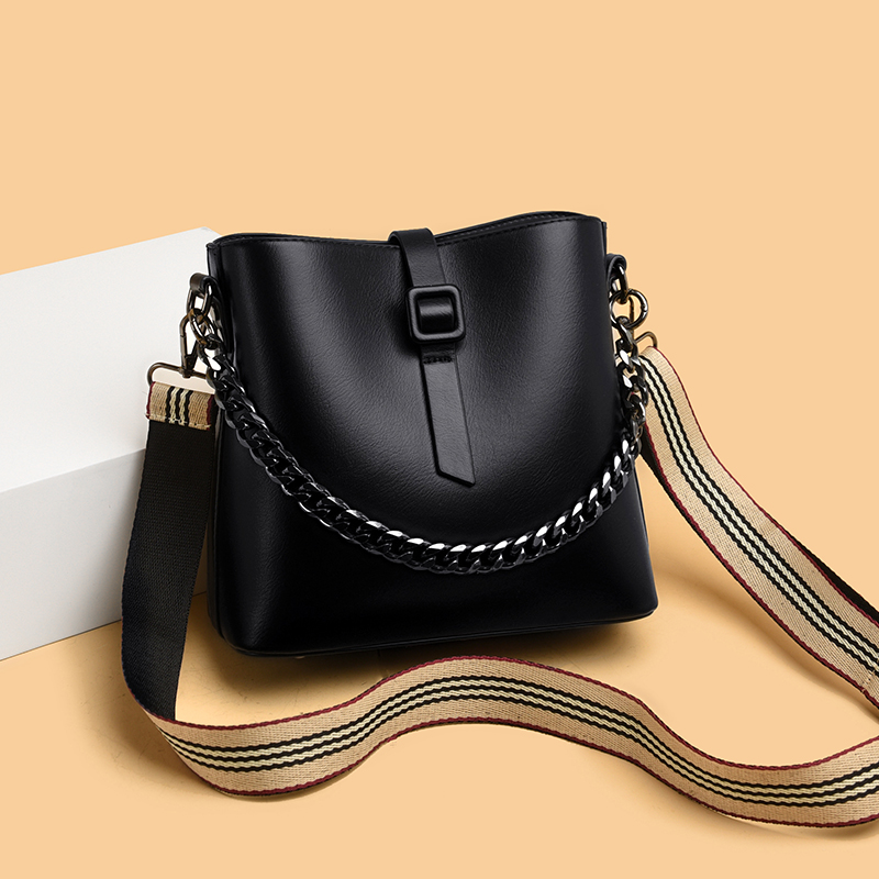 潮牌韩版真皮女包包单肩包