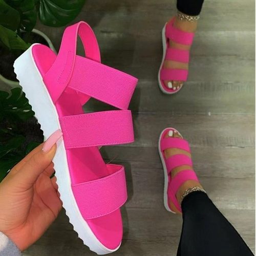 Flat elastic straps and oversized open toe beach sandals
