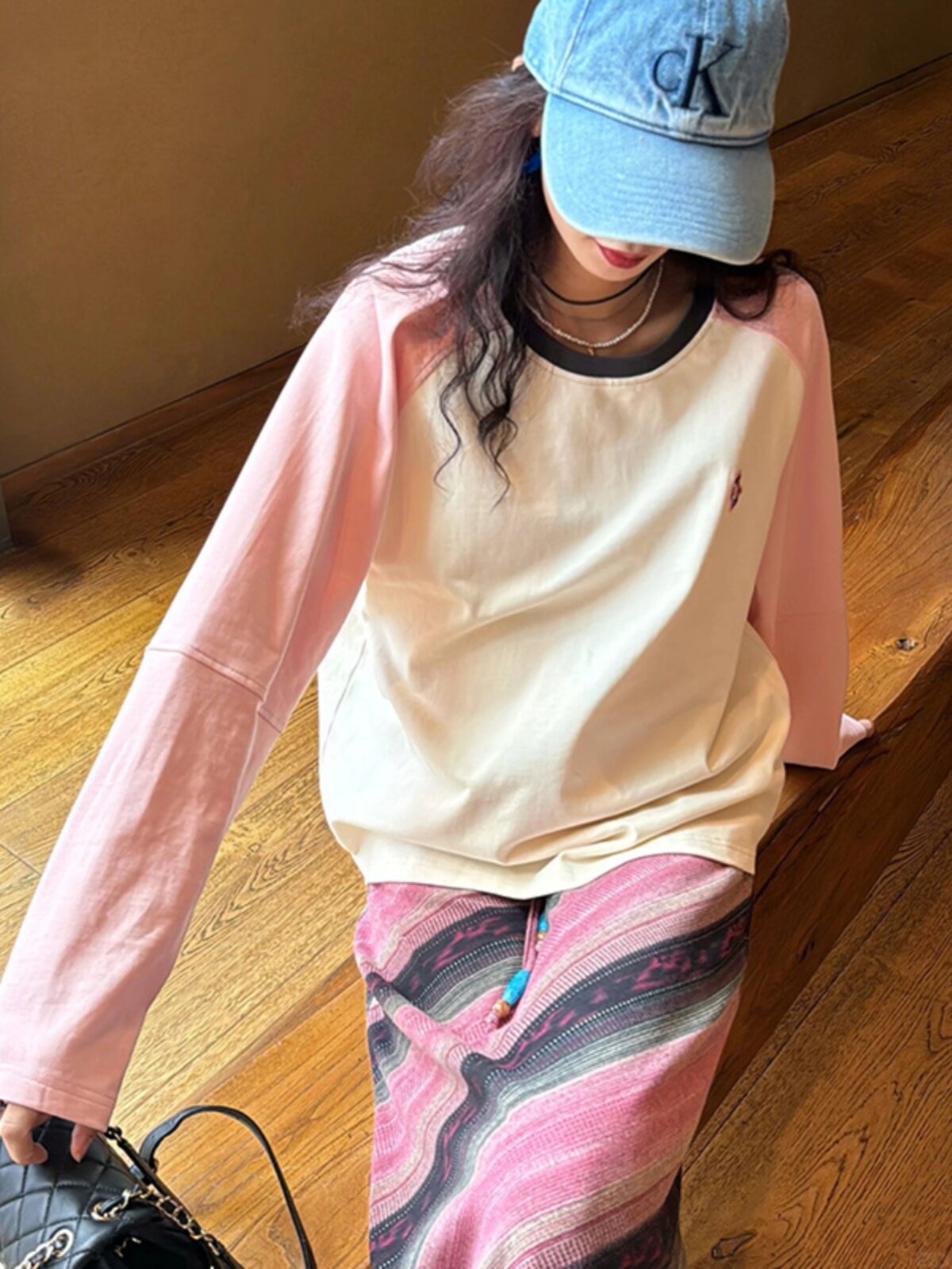 초가을 루즈한 디자인 틈새 캐주얼 다재다능한 탑 여성을 위한 미국 복고풍 곰 자수 대비 색상 긴팔 티셔츠