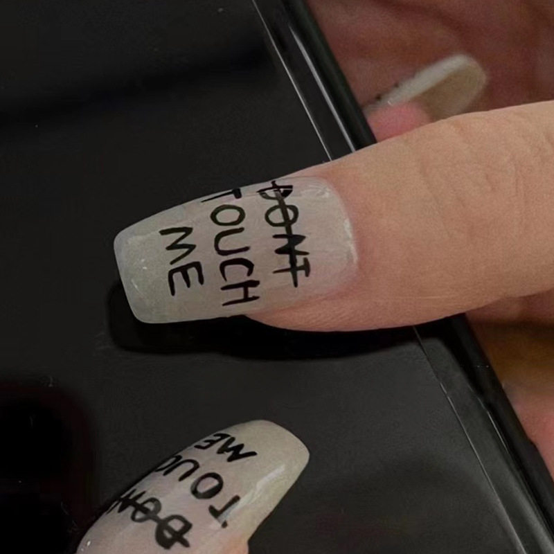 穿戴甲高级感短款方头拽姐美甲简约风手写英文欧美手绘假指甲贴片