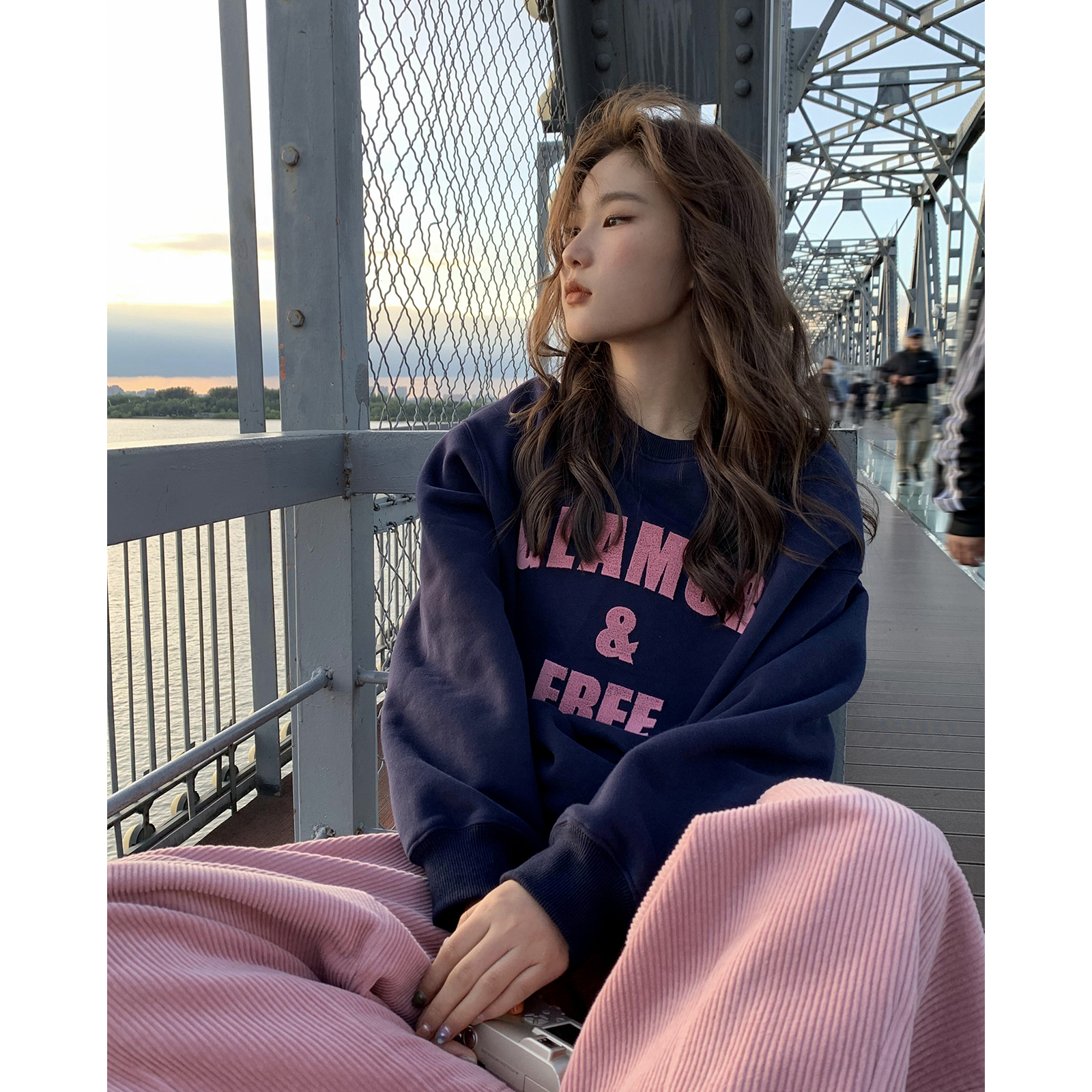 你好卡农 字母牙刷绣休闲套头卫衣女2023秋冬新款宽松慵懒风上衣