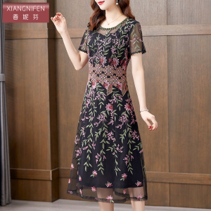 香妮芬高端品牌刺绣绣花妈妈连衣裙女2026春季新款时尚洋气中长裙