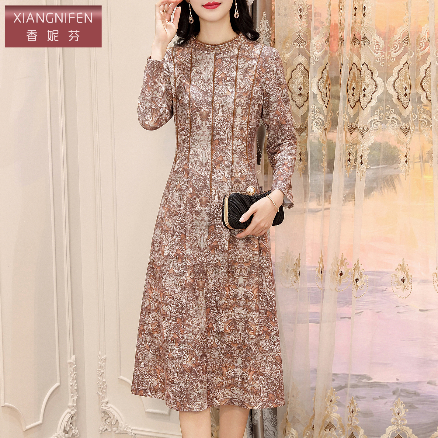 香妮芬端庄大气2025秋季新款气质显瘦修身妈妈连衣裙休闲大码遮肉