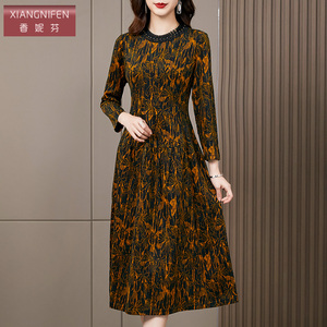 香妮芬奢华高端中年妈妈连衣裙女2026新款春季阔太太贵夫人羊绒裙