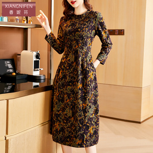 香妮芬时尚洋气减龄妈妈连衣裙女2026新款春秋高贵优雅气质羊绒裙