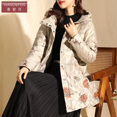 香妮芬高端白鹅绒刺绣羽绒服女2025新款冬季时尚洋气连帽外套中长
