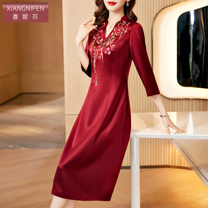香妮芬妈妈婚宴礼服高贵2026新款春季绣花钉珠高端婚礼醋酸连衣裙