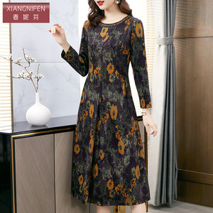 香妮芬高端气质中年妈妈连衣裙女高贵2026新款早秋收腰长袖羊绒裙