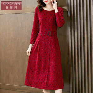 香妮芬红色时尚高端气质妈妈连衣裙女2026新款春季系带收腰羊绒裙
