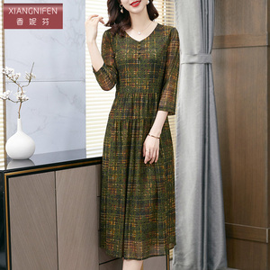 香妮芬台湾纱高端妈妈装2026春季新款高贵中年气质连衣裙收腰显瘦