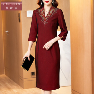 香妮芬绣花钉珠妈妈婚庆礼服连衣裙2026新款喜婆婆婚宴高贵宴会装