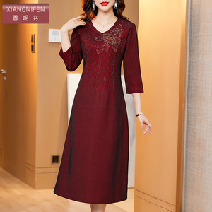 香妮芬绣花重工钉珠婚礼妈妈婚宴连衣裙女2026新款高贵优雅喜婆婆