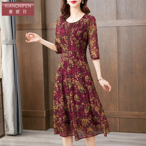 香妮芬高端奢华精致台湾纱中年妈妈连衣裙2026新款春夏洋气减龄裙