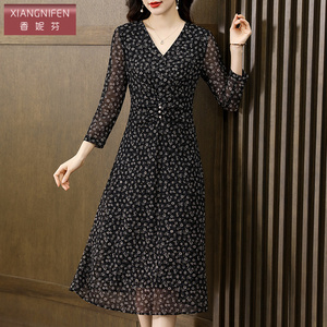 香妮芬高贵阔太太波点减龄漂亮连衣裙女2026新款春夏中年妈妈裙子