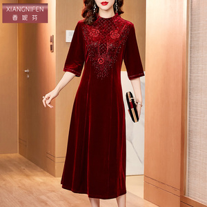 香妮芬绣花钉珠妈妈婚宴丝绒连衣裙女2026新款春季高贵优雅宴会装