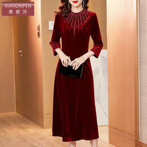 香妮芬2026春季新款高端丝绒气质妈妈婚宴礼服连衣裙婚礼中长款