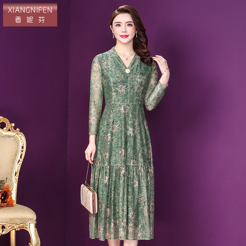 贵夫人减龄新款中年风妈妈连衣裙