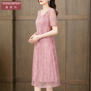 香妮芬粉色温柔气质风妈妈连衣裙女减龄夏装2026新款高端绣品裙子
