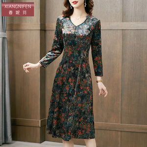 香妮芬妈妈丝绒连衣裙女春季2026新款高贵优雅气质中年精致高端裙