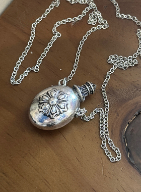 卖耳环的老大爷 高级感雕刻酒壶吊坠项链复古做旧小众长款毛衣链