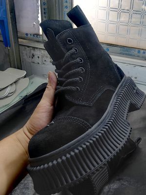 杨紫白鹿吴宣仪同款女黑色色牛皮马丁靴中筒靴时装靴沙漠靴子