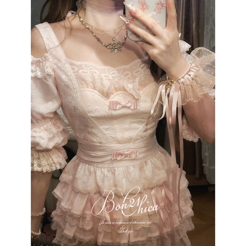 宫廷风泡泡袖蕾丝礼服