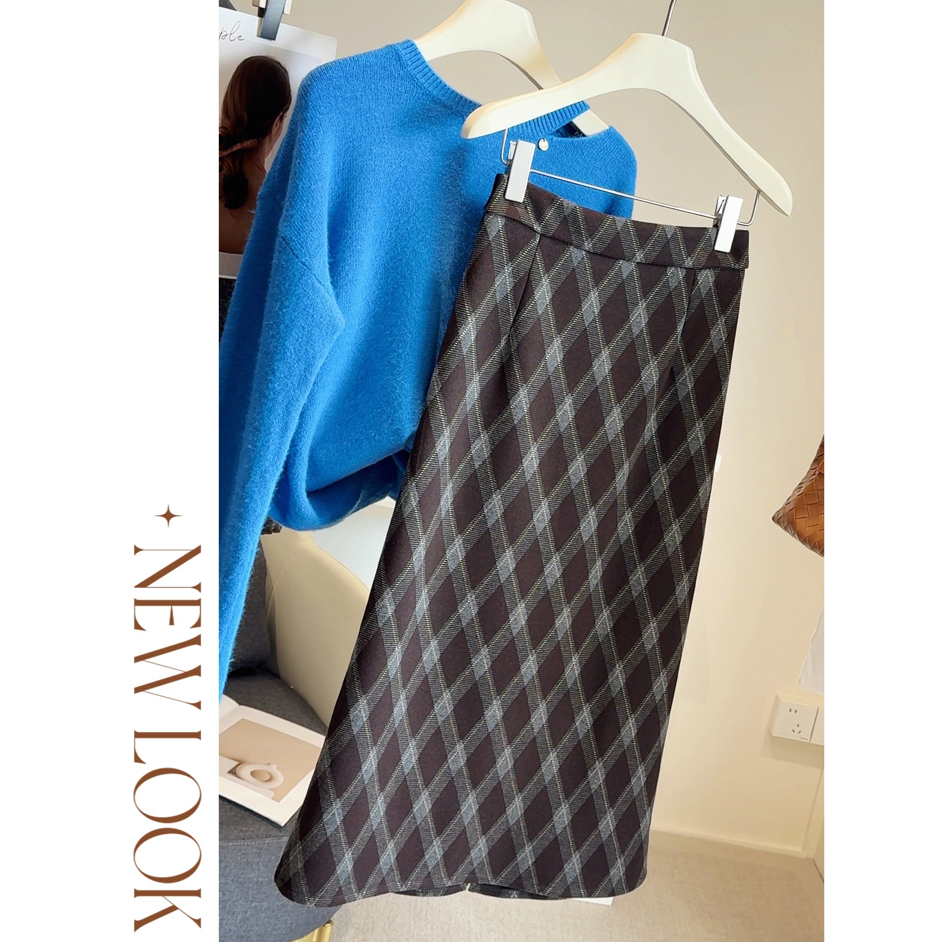 秋冬咖色格纹毛呢半身裙女中长款2025新款a字加绒加厚包臀直筒裙